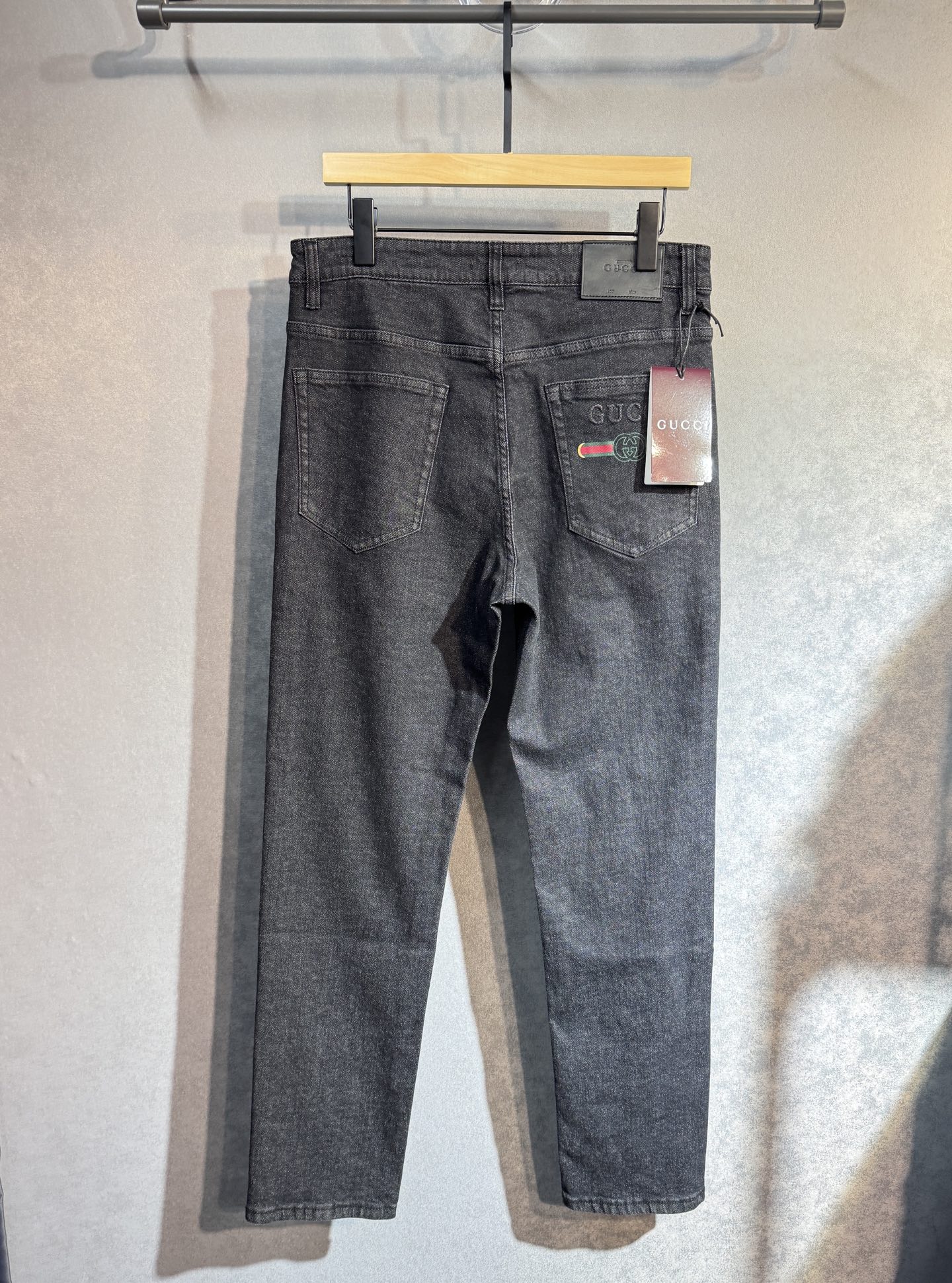 Gucci Fall Collection: High-Quality Jeans with Luxurious Comfort and Style - 图片 3