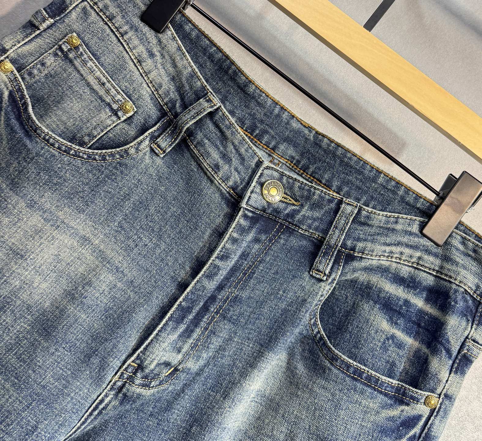 🔥BALENCIGA 巴黎世家 秋季新款牛仔裤🔥专柜热销款 品味与价值共享 身穿着非常舒适 低调不失奢华