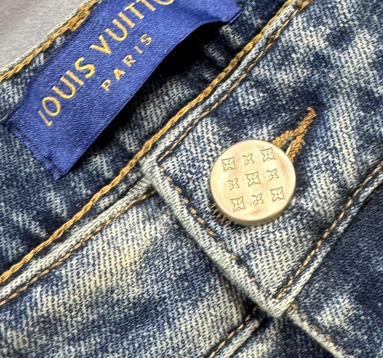 🔥LV 路易威登 秋季新款牛仔裤🔥专柜热销款 品味与价值共享 身穿着非常舒适 低调不失奢华 穿出去非常有