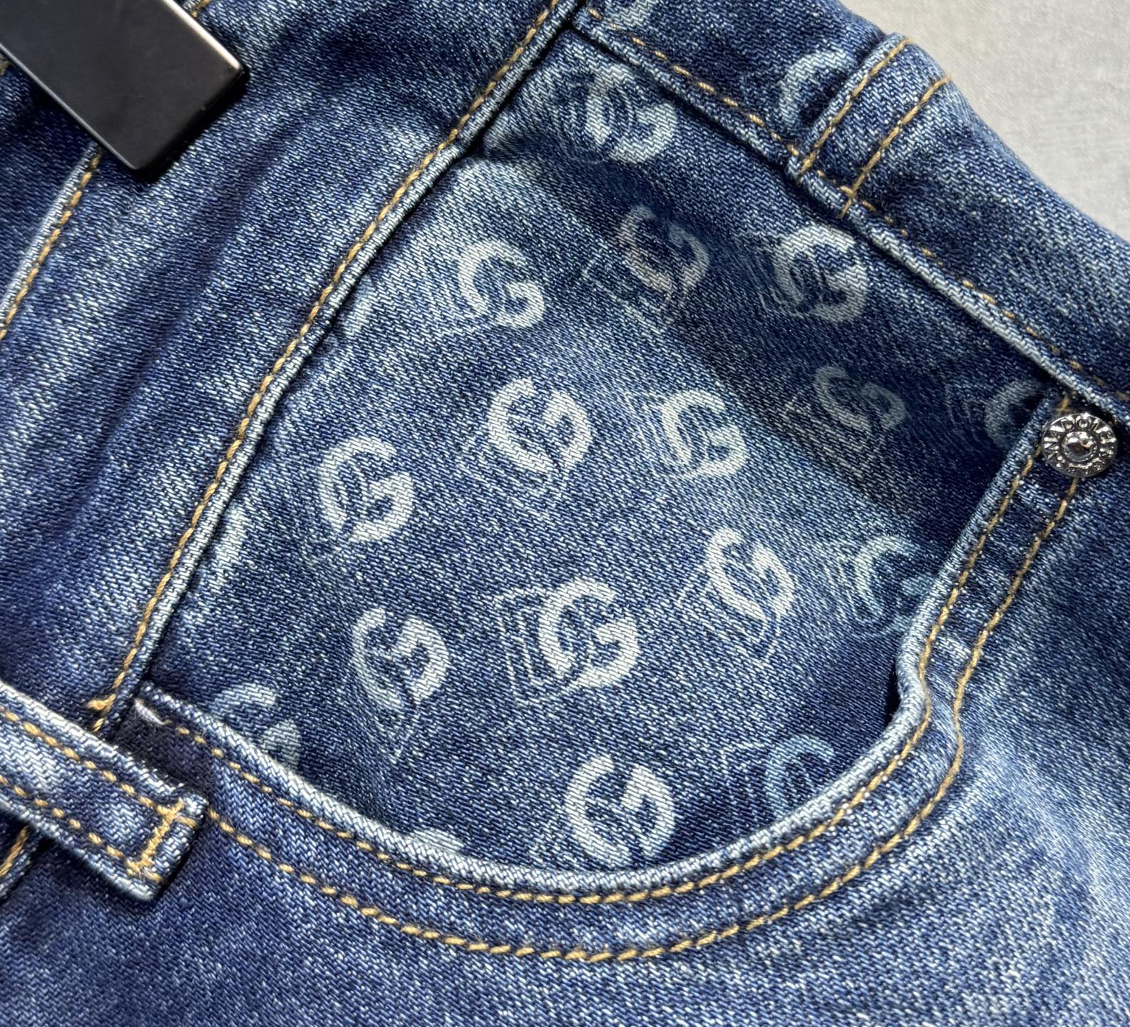 🔥D&G 杜嘉班纳 秋季新款牛仔裤🔥专柜热销款 品味与价值共享 身穿着非常舒适 低调不失奢华 穿出去非常