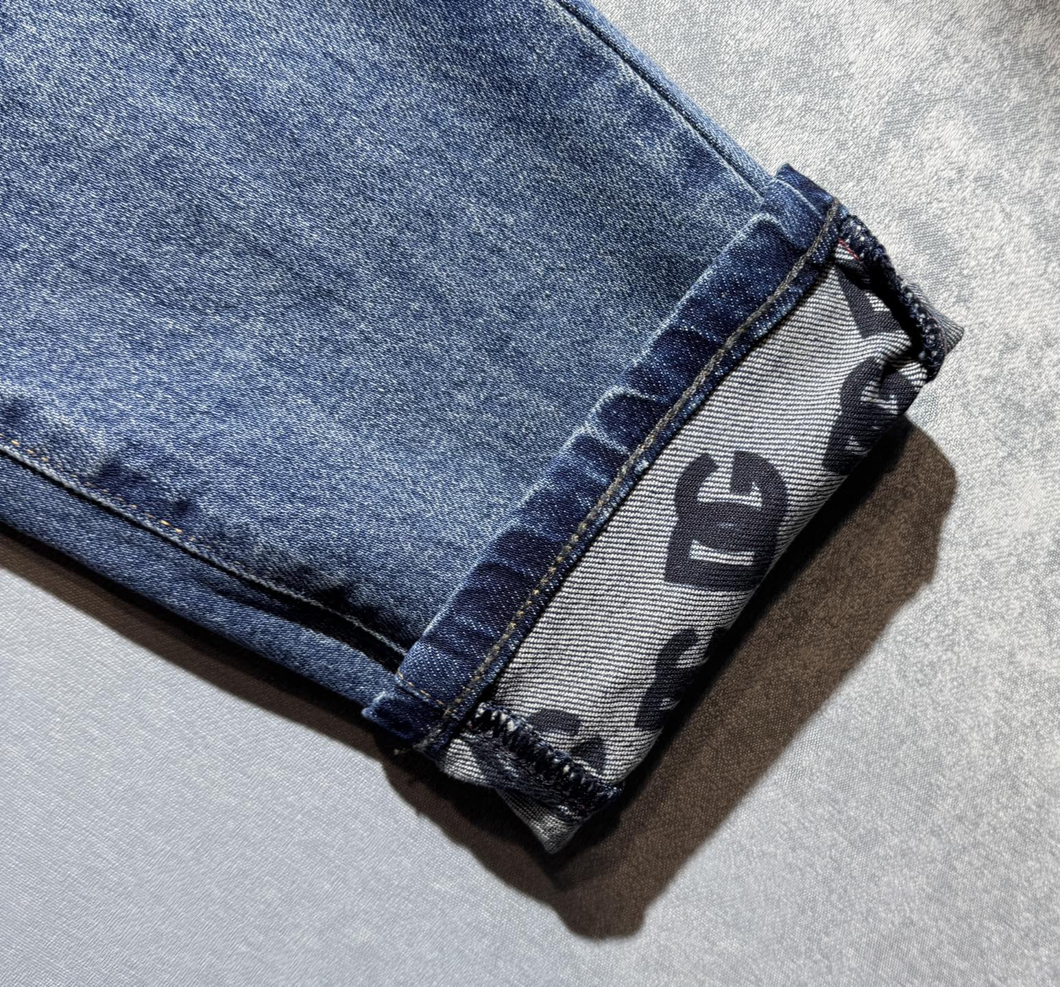 🔥D&G 杜嘉班纳 秋季新款牛仔裤🔥专柜热销款 品味与价值共享 身穿着非常舒适 低调不失奢华 穿出去非常