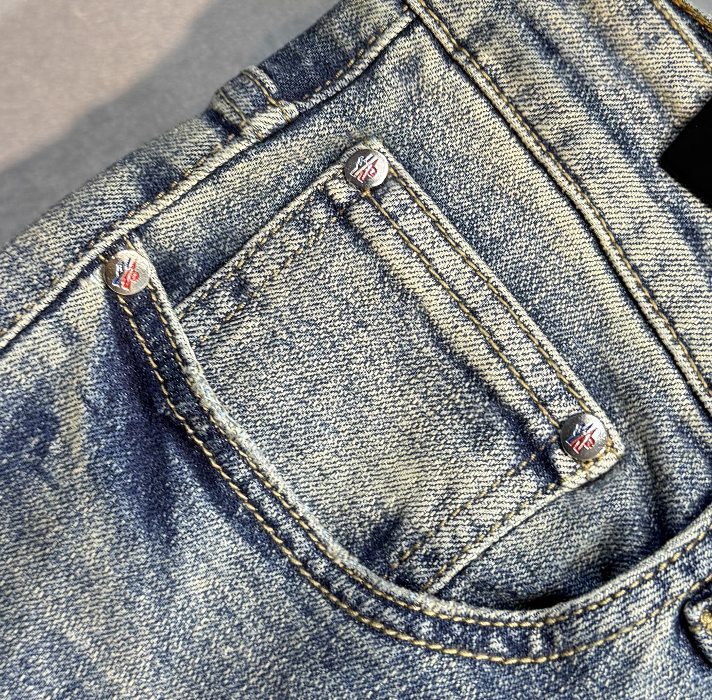 🔥MONCLER 蒙口 秋季新款牛仔裤🔥专柜热销款 品味与价值共享 身穿着非常舒适 低调不失奢华 穿出去