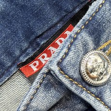 🔥PRADA 普拉达 春夏最新品牛仔裤🔥专柜热销款 品味与价值共享 身穿着非常舒适 低调不失奢华 穿出去 🔥PRADA 普拉达 春夏最新品牛仔裤🔥专柜热销款 品味与价值共享 身穿着非常舒适 低调不失奢华 穿出去