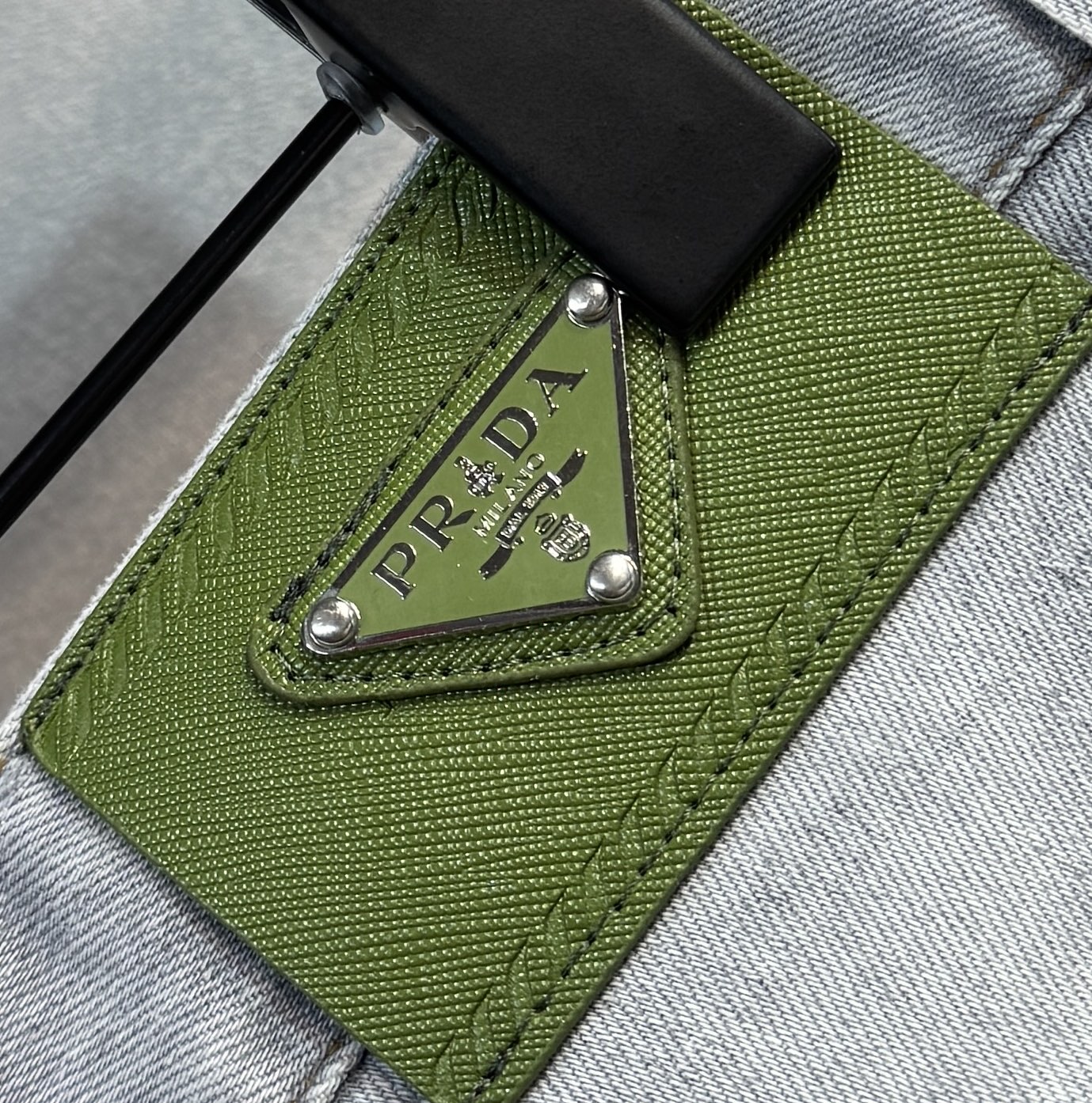 “Prada Spring/Summer Jeans: Comfortable, Luxurious, High-Grade Tailoring in Sizes 29-38” - 图片 8