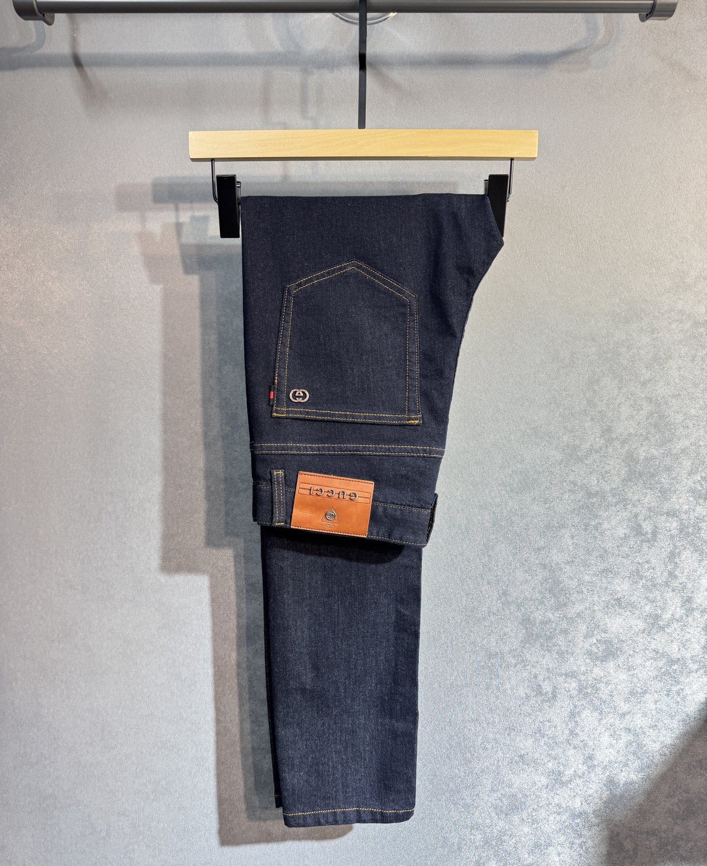 “New Gucci Jeans: Stylish, Comfortable, Classy, Perfect for Spring/Summer, 29-38 Sizes Available” - 图片 1