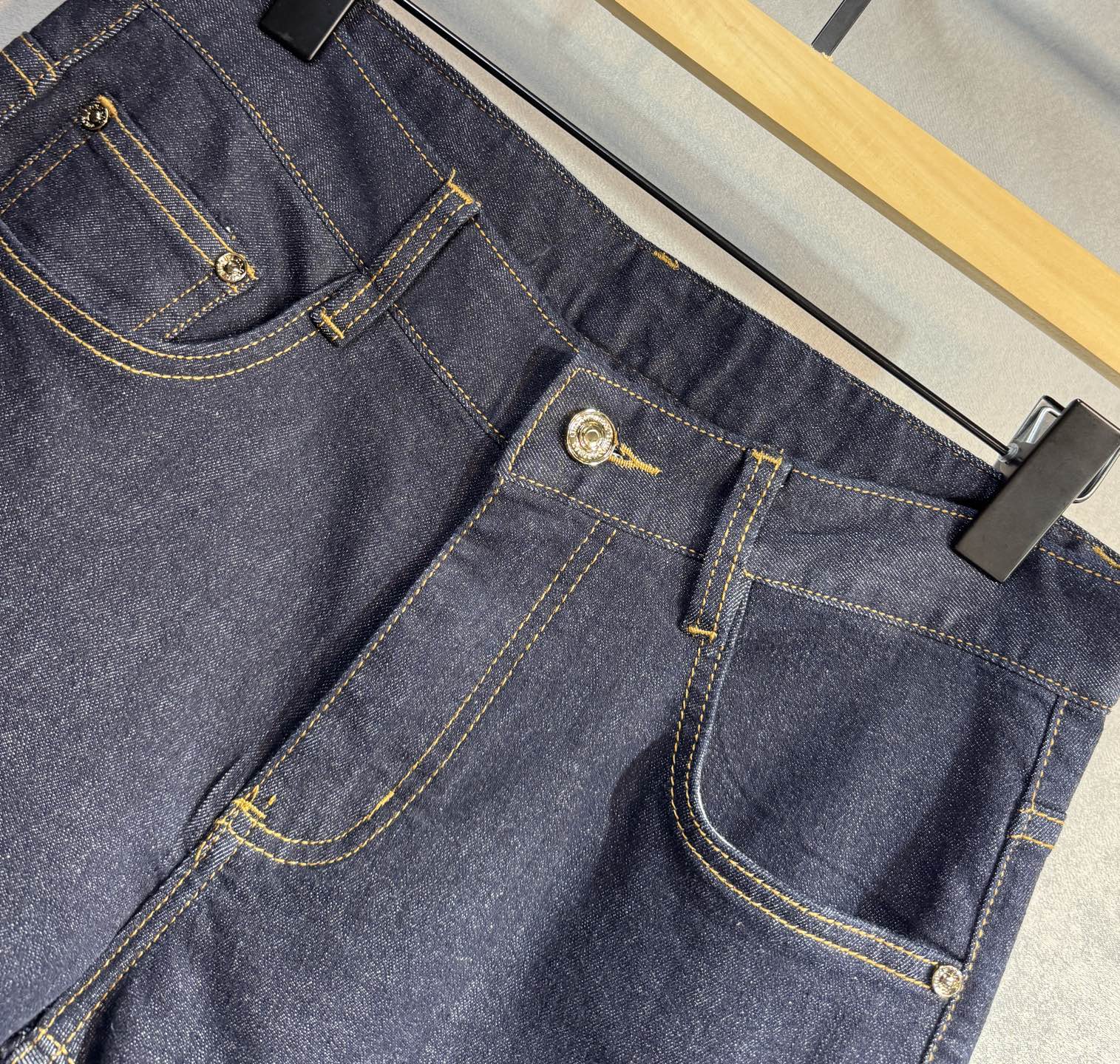 “New Gucci Jeans: Stylish, Comfortable, Classy, Perfect for Spring/Summer, 29-38 Sizes Available” - 图片 4