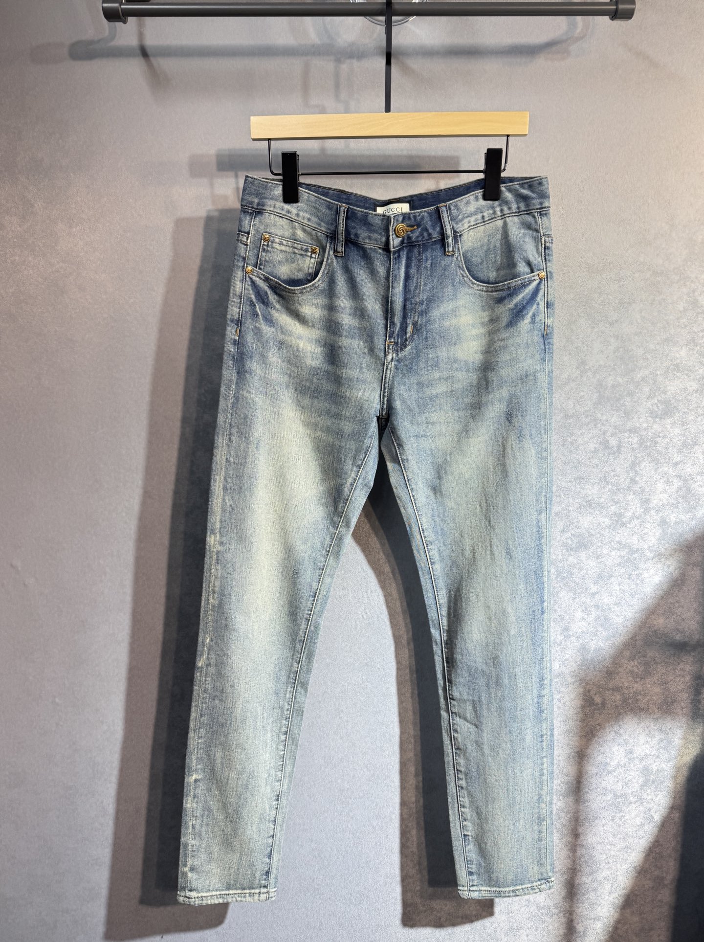“Newest Gucci Jeans for Spring and Summer: Comfortable, Low-Key, Fancy, Classy” - 图片 2