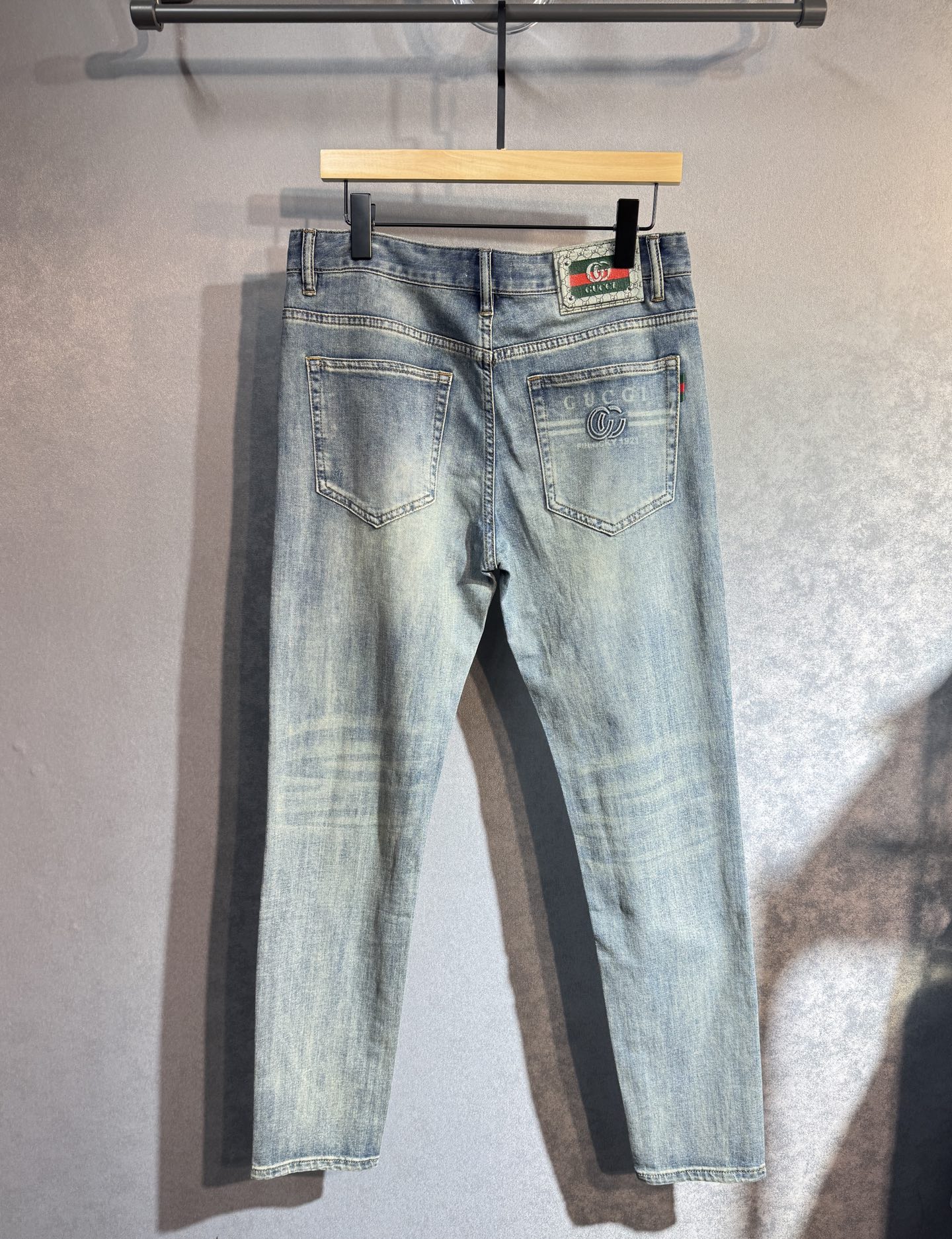 “Newest Gucci Jeans for Spring and Summer: Comfortable, Low-Key, Fancy, Classy” - 图片 3