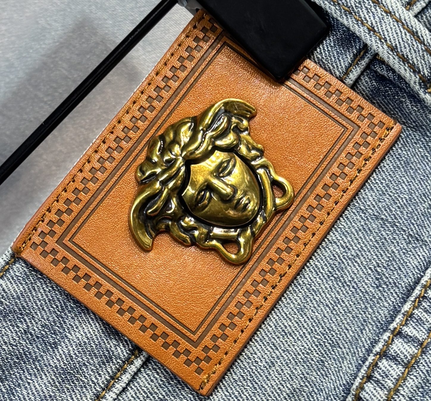 🔥VERSACE 范思哲 春夏最新品牛仔裤🔥出入专卖店无压力 专柜热销款 品味与价值共享 身穿着非常舒适