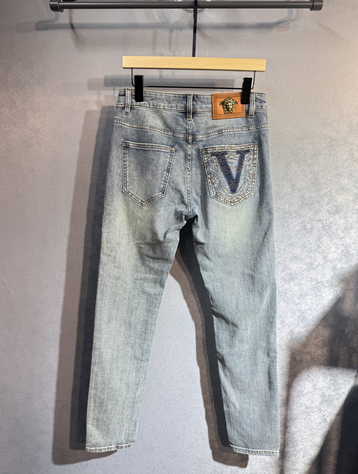 🔥VERSACE 范思哲 春夏最新品牛仔裤🔥出入专卖店无压力 专柜热销款 品味与价值共享 身穿着非常舒适