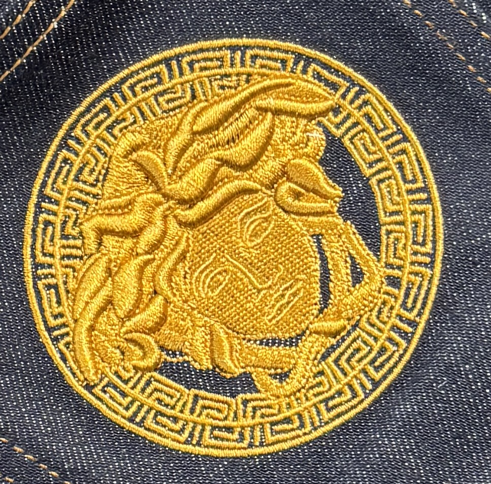 🔥VERSACE 范思哲 春夏最新品牛仔裤🔥出入专卖店无压力 专柜热销款 品味与价值共享 身穿着非常舒适