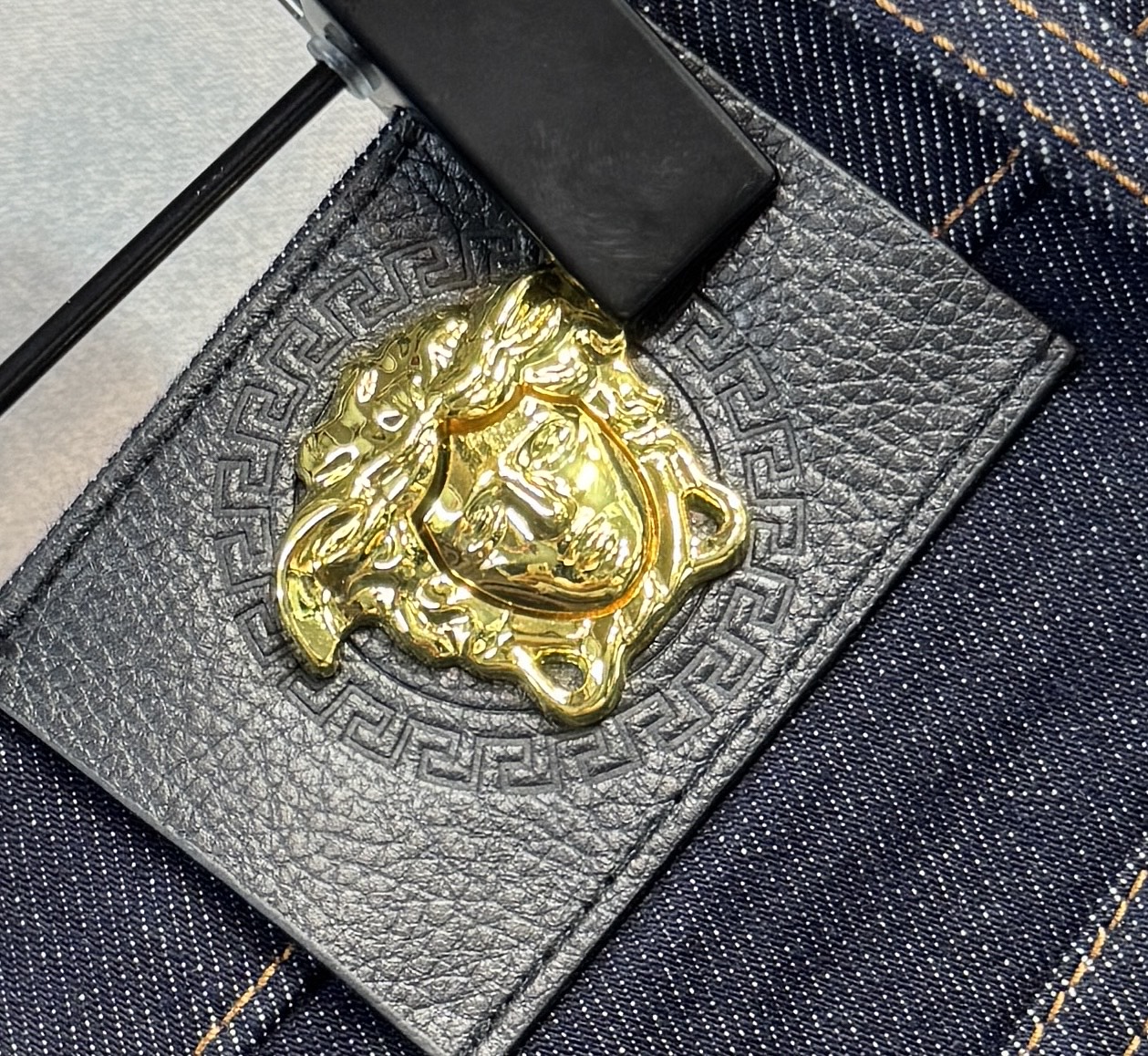 🔥VERSACE 范思哲 春夏最新品牛仔裤🔥出入专卖店无压力 专柜热销款 品味与价值共享 身穿着非常舒适