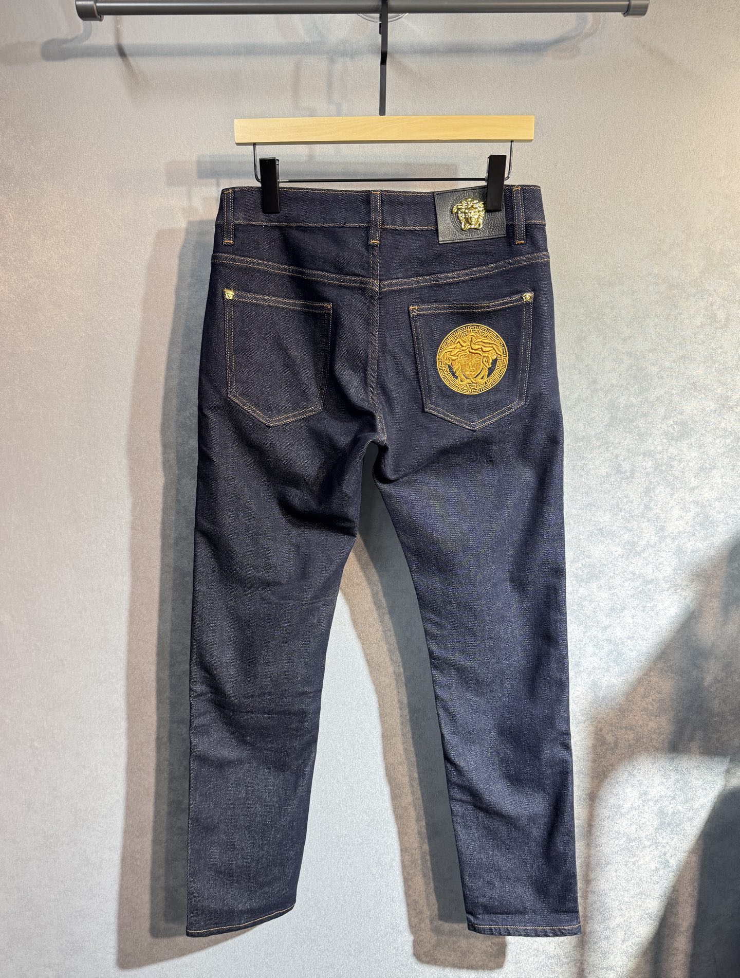 🔥VERSACE 范思哲 春夏最新品牛仔裤🔥出入专卖店无压力 专柜热销款 品味与价值共享 身穿着非常舒适