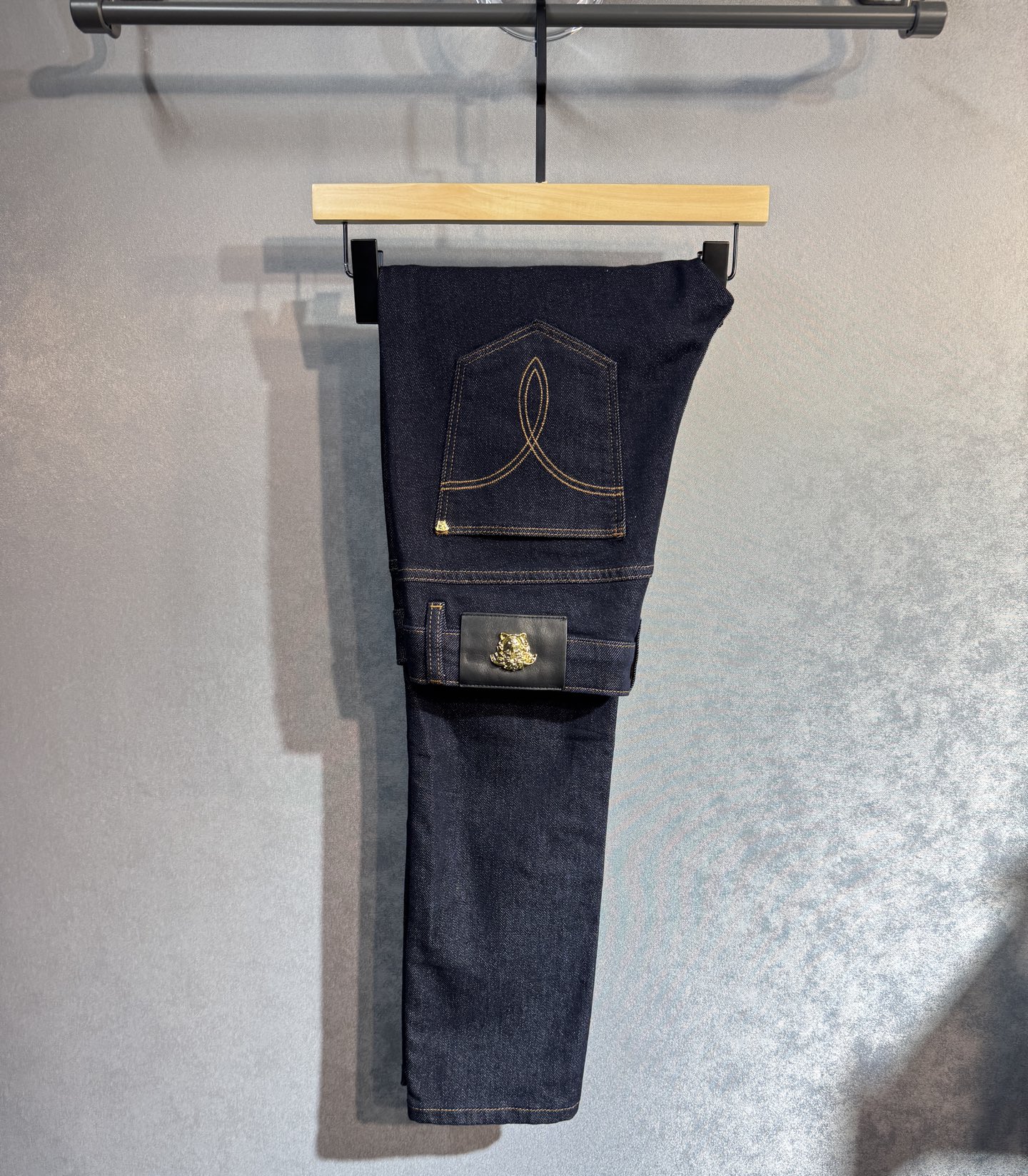 🔥VERSACE 范思哲 春夏最新品牛仔裤🔥出入专卖店无压力 专柜热销款 品味与价值共享 身穿着非常舒适