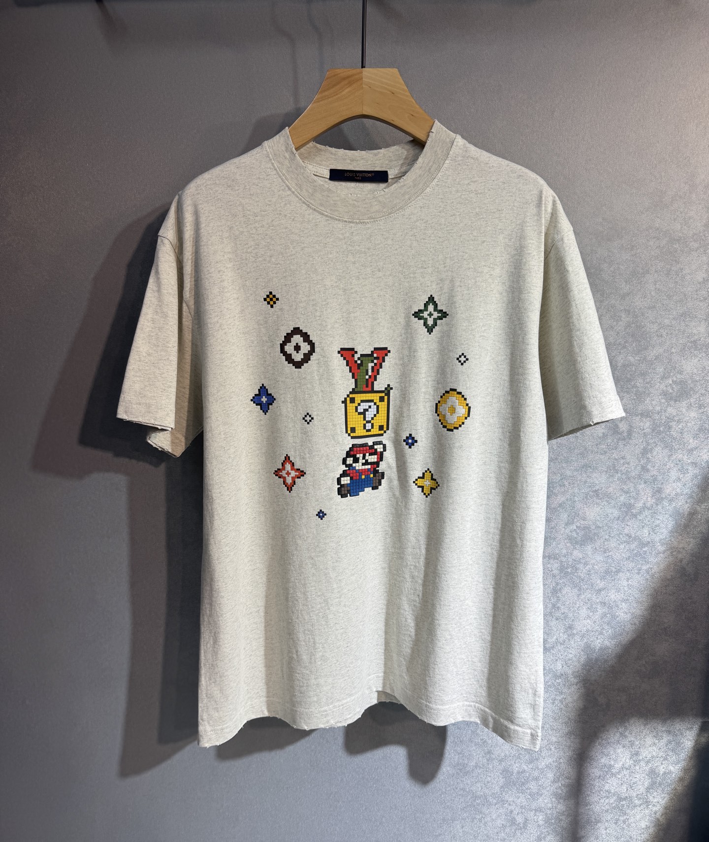 NO:487277,LV Louis Vuitton (can be matched with one set) 25SS new spring and summer short sleeves. The highest version is customized high-end pure cotton fabric. Simple and fashionable style, and the color matching is super good!  Classic logo design, simple and elegant style!  608 full of high-end feel, wearable in all seasons. Simple European style, simple and elegant, the same style on sale on the official website. Color: Picture color. Number of code M-XXL (please report height and weight when placing an order),, louis vuitton,louis vuitton,T-shirt,alexander wang19860909LV 路易威登 (可搭一套)25SS新款春夏短袖 最高版本客供定制高端纯棉面料 简单时尚款,配色超级好看！经典logo的设计 简单大方的款式！608满满的高级感,四季可穿.简欧风格,简洁大气,官网同款在售.颜色: 图片色.码数M-XXL（下单请报身高体重）,,louis vuitton,louis vuitton,T-shirt,alexander wang,Men's clothing