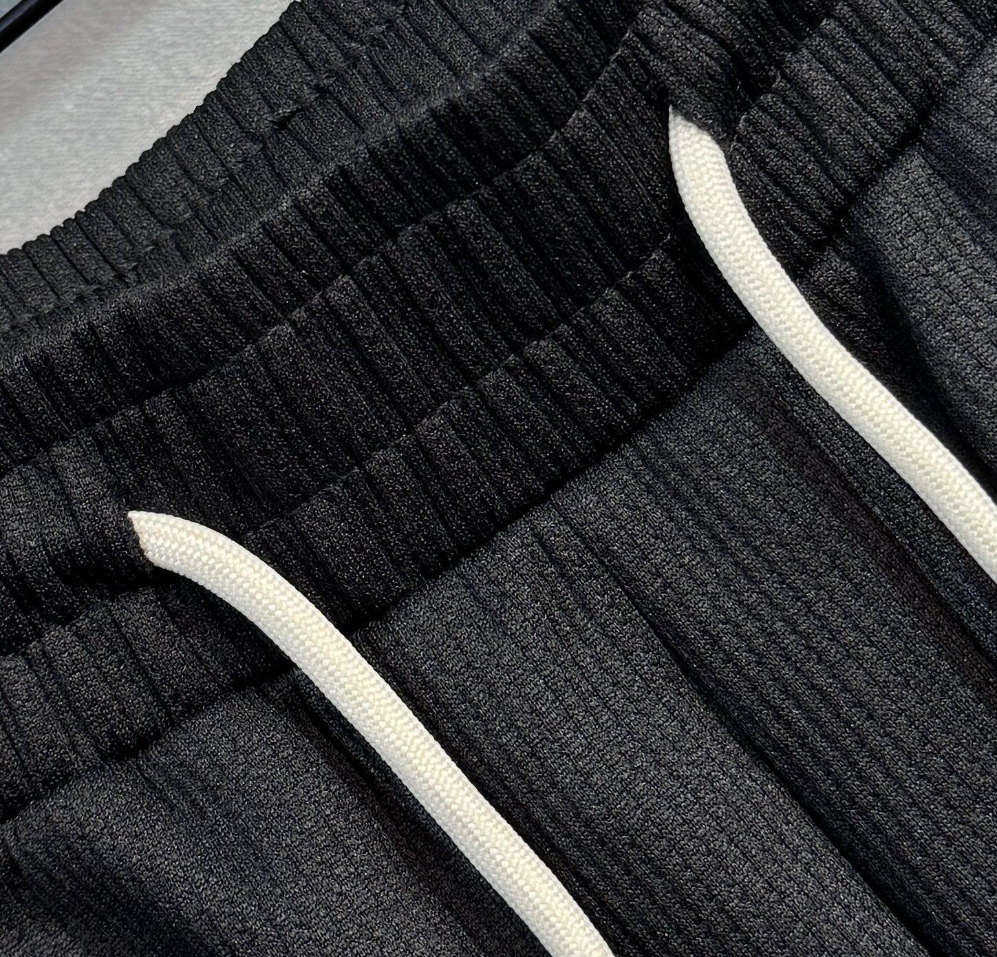 Y-3 25SS New Spring & Summer Shorts: Custom Pure Cotton, Classic Logo, Simple Fashion - 图片 4