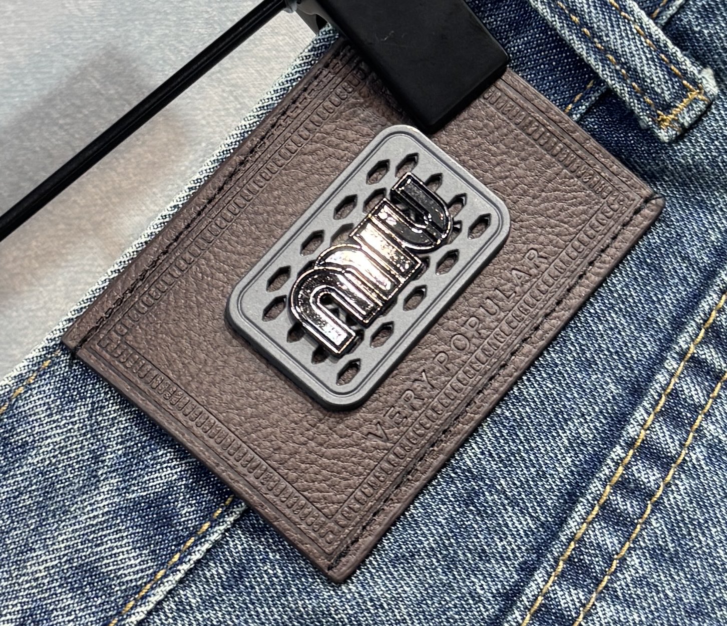 Miu Miu’s New Broad-Legged Jeans: Japanese Water Washed, Unique Details, Wide Size Range - 图片 7