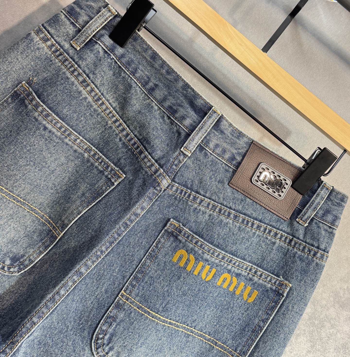 Miu Miu’s New Broad-Legged Jeans: Japanese Water Washed, Unique Details, Wide Size Range - 图片 5