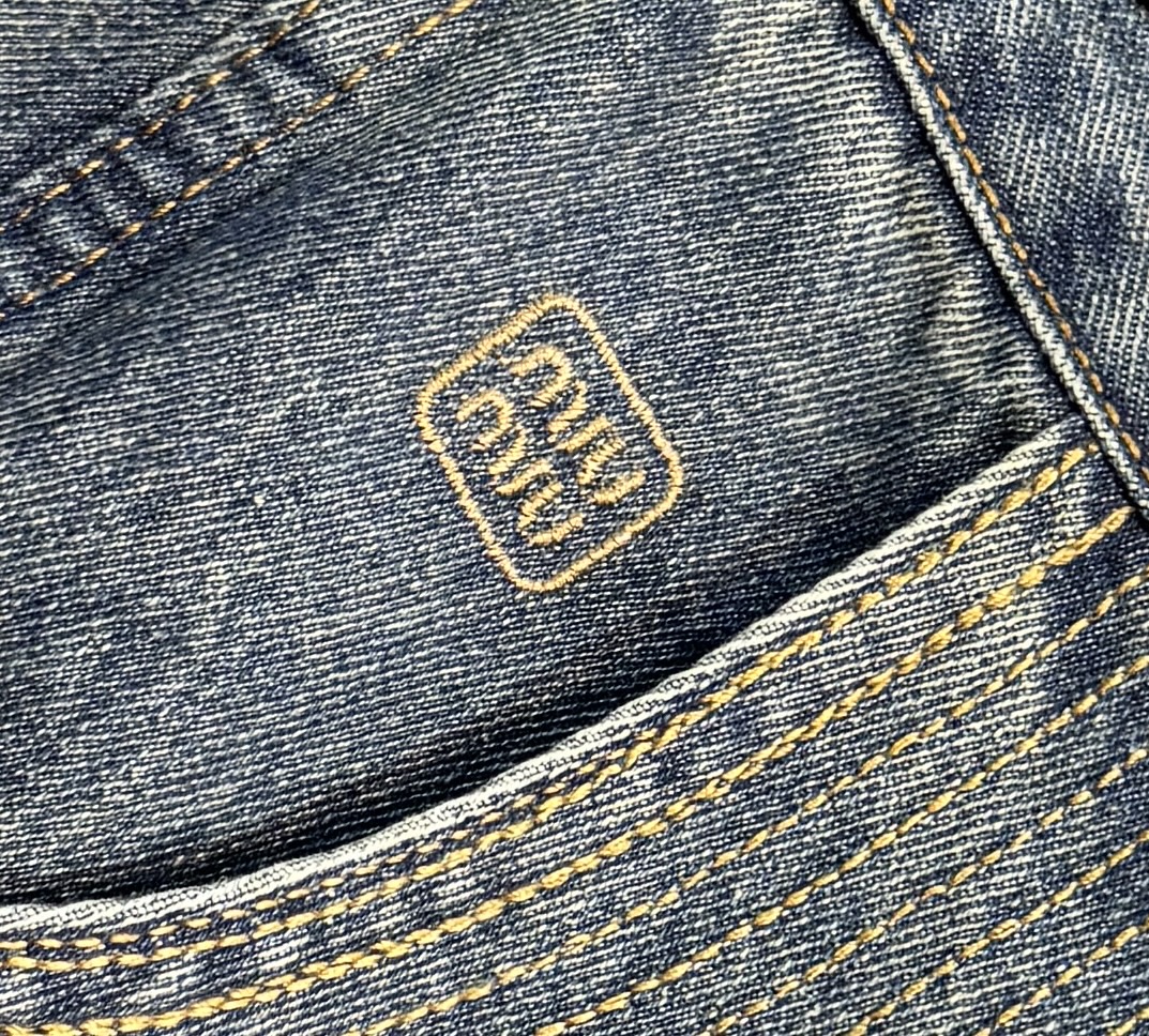 Miu Miu’s New Broad-Legged Jeans: Japanese Water Washed, Unique Details, Wide Size Range - 图片 4