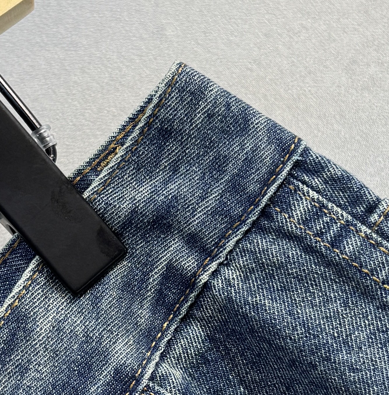 Miu Miu’s New Broad-Legged Jeans: Japanese Water Washed, Unique Details, Wide Size Range - 图片 8