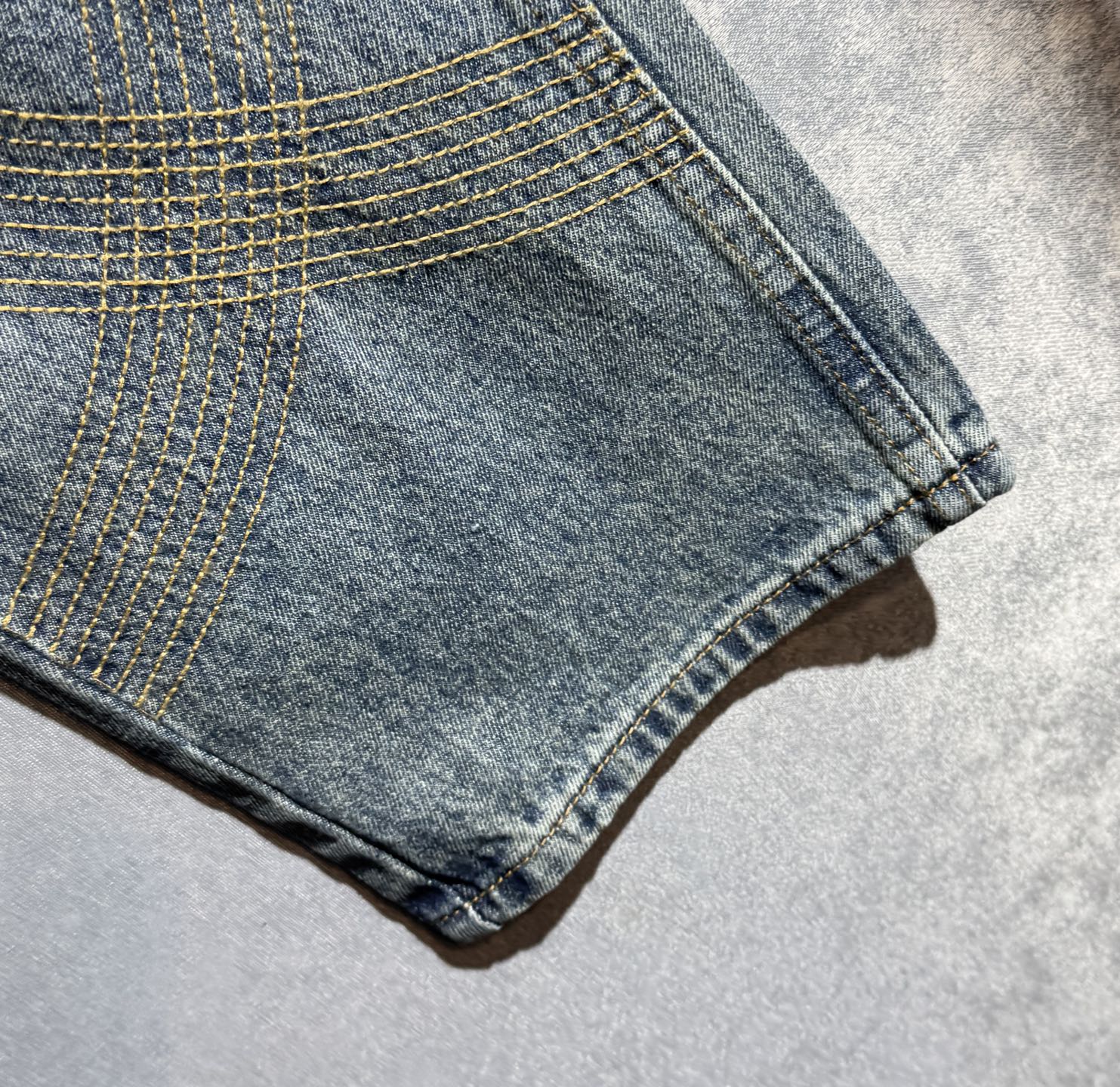 Miu Miu’s New Broad-Legged Jeans: Japanese Water Washed, Unique Details, Wide Size Range - 图片 9