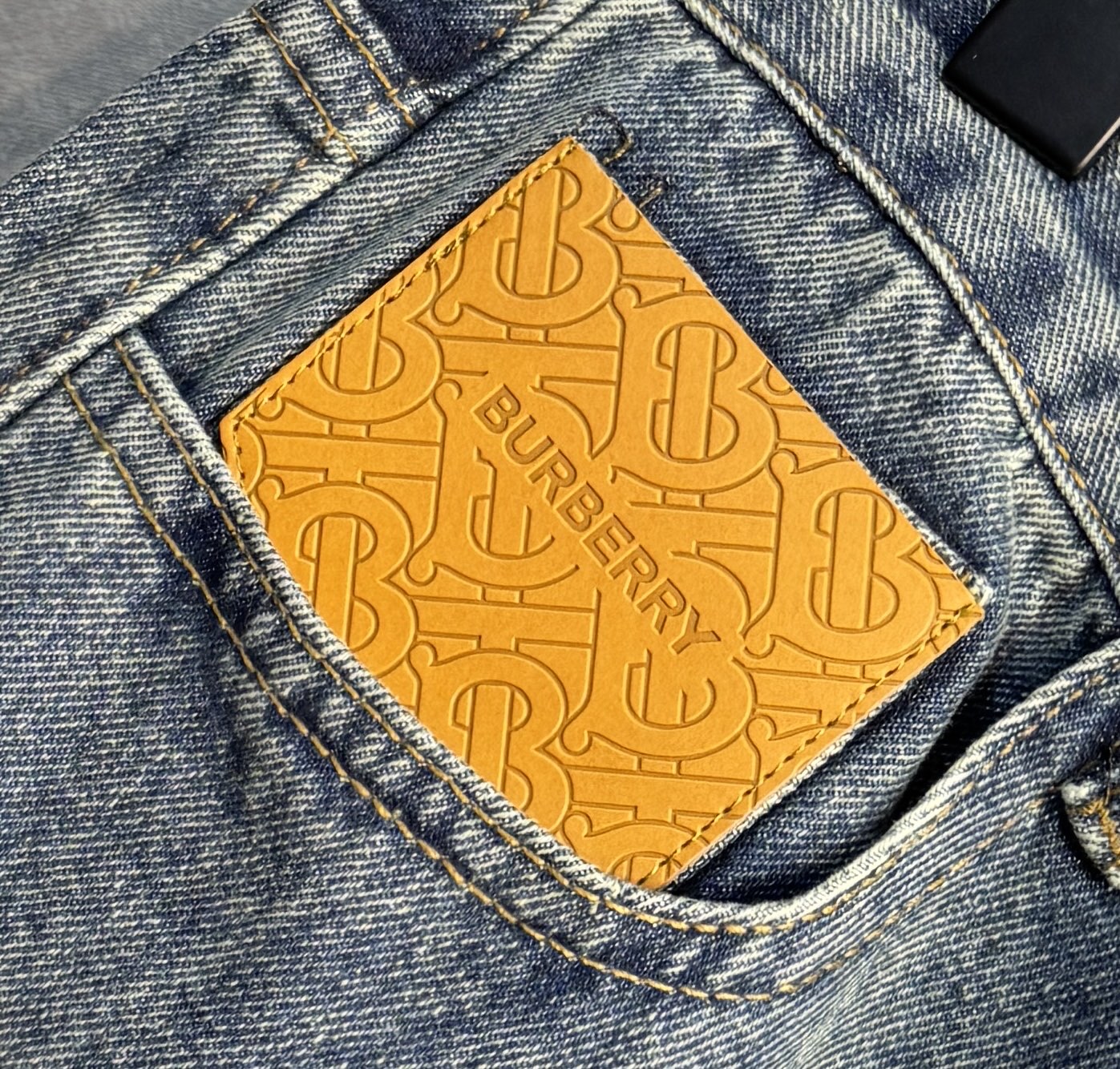 “Burberry Baberry New Glass Cuts Dining Blows: Detailed Leather Tag Waist Size 29-38” - 图片 4