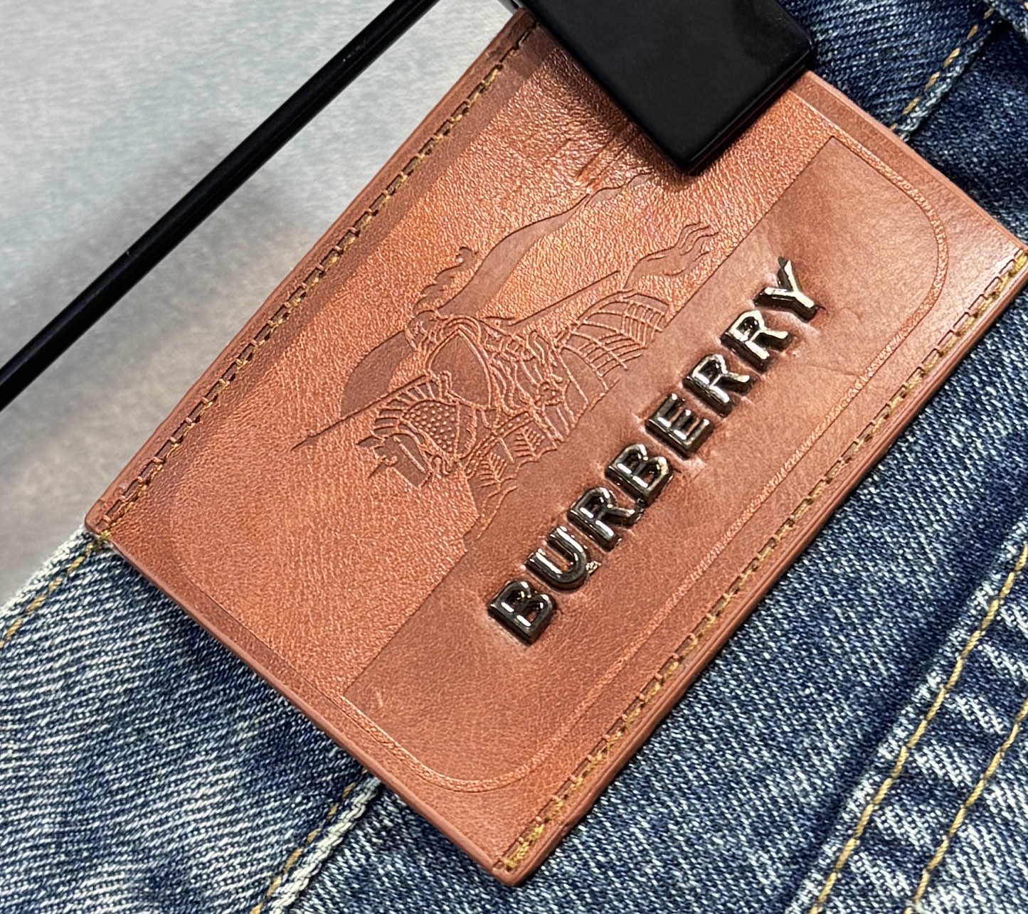 “Burberry Baberry New Glass Cuts Dining Blows: Detailed Leather Tag Waist Size 29-38” - 图片 8