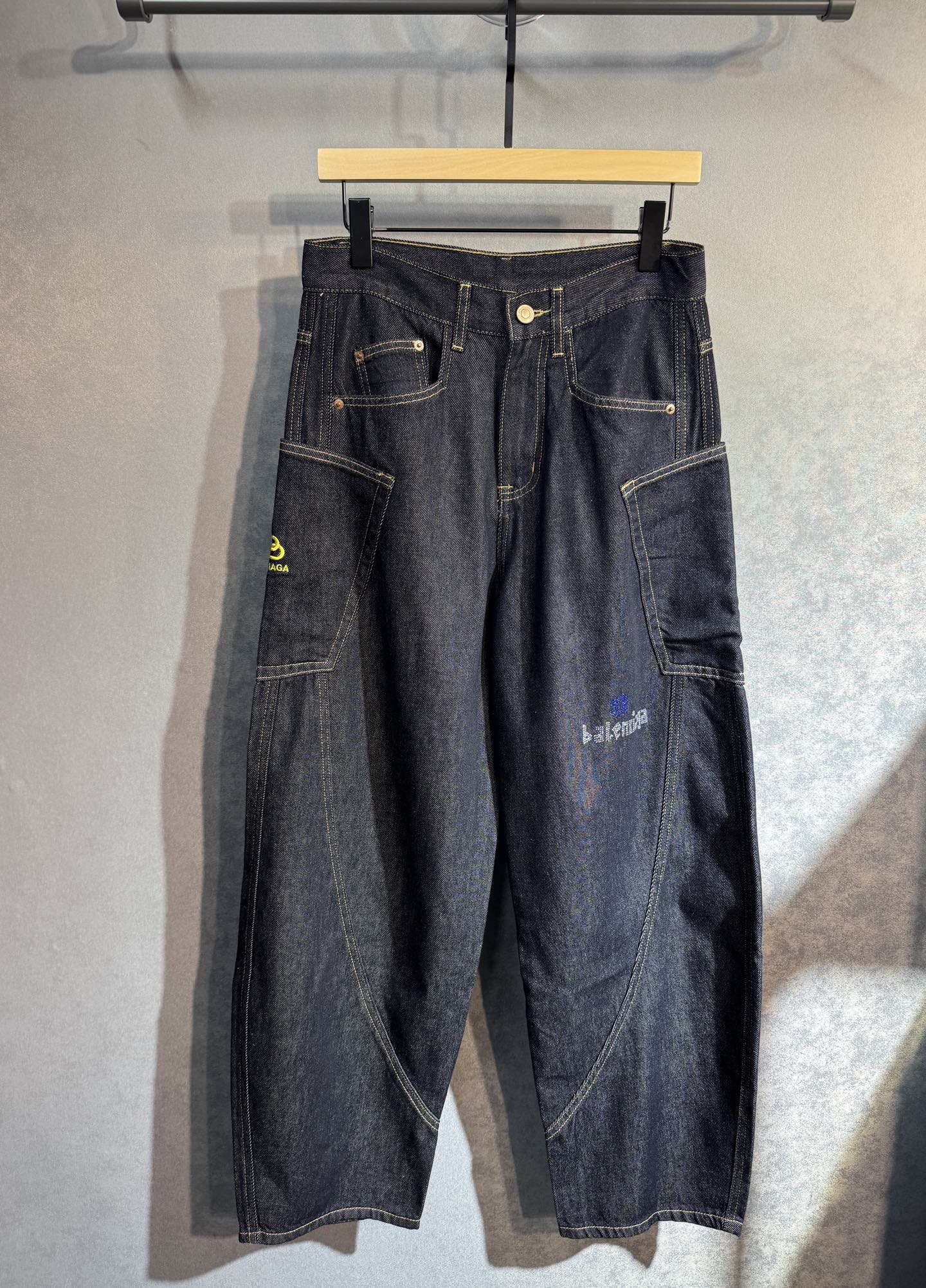 Japanese Wide-Legged Jeans by BALENCIGA: Unique Washed Denim with Embroidery Details - 图片 1