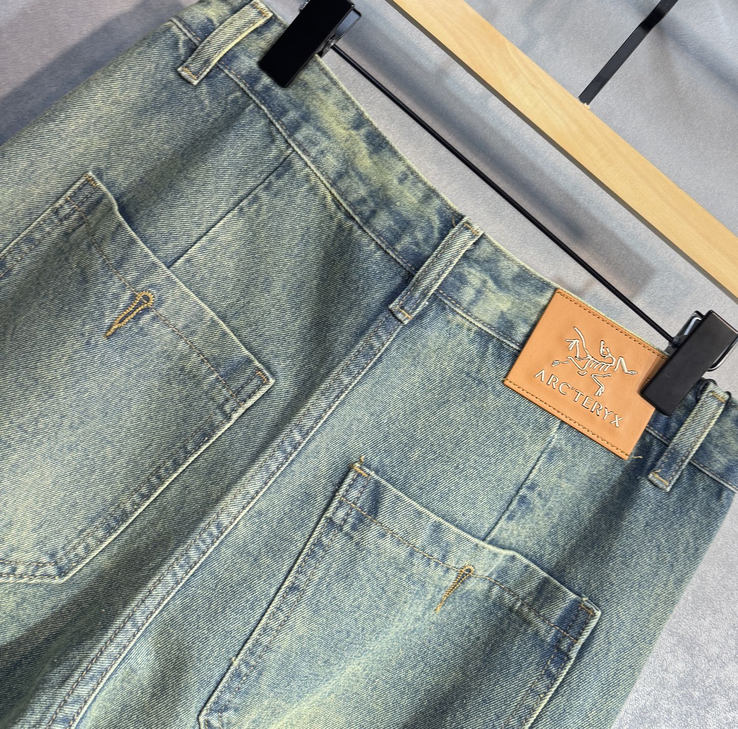 Japanese Washed Broad-Legged Jeans with Embroidery Details and Leather Tag. Sizes 29-38. - 图片 7