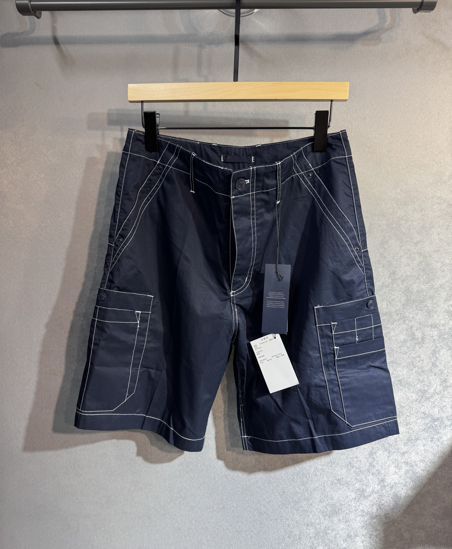 Prada Introduces 25ss Recreational Workers Collection with Unique Features and Sizes - 图片 1