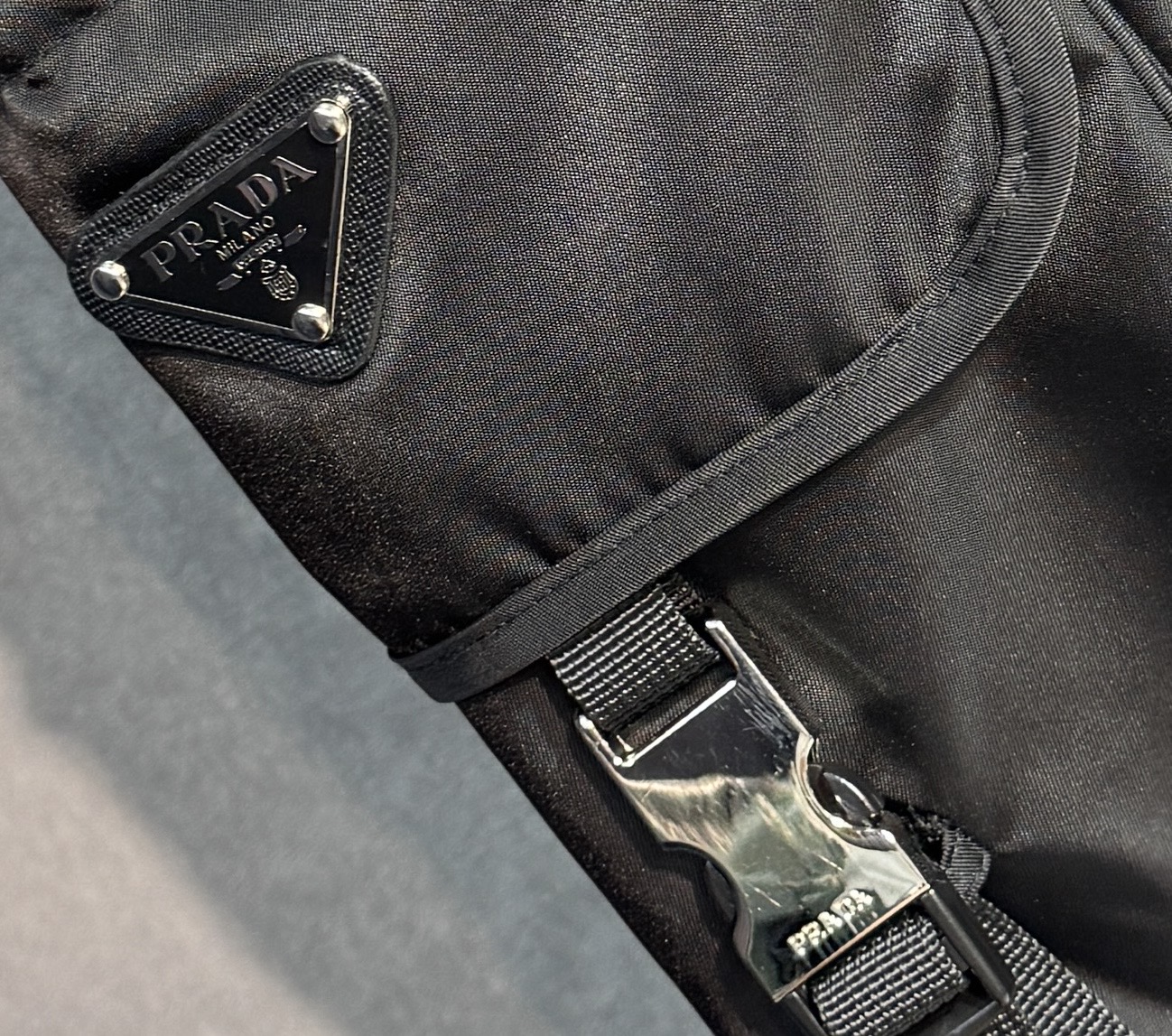 PRADA Introduces 25ss Recreational Workers Shorts with Unique Design and Fashion Monographs - 图片 4