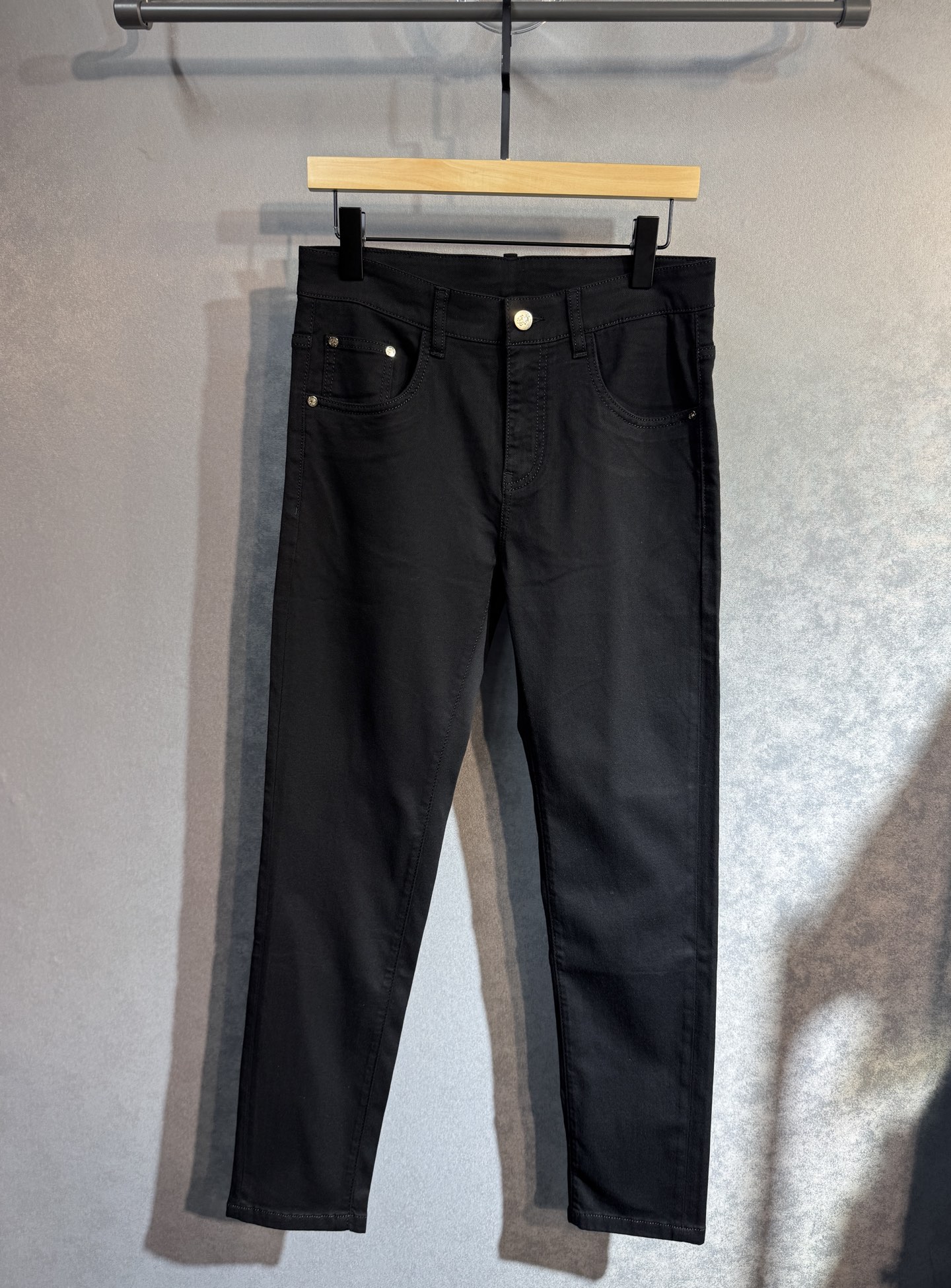 “Prada Jeans: Luxurious, Comfortable, High-Grade Pants for Spring and Summer” - 图片 2