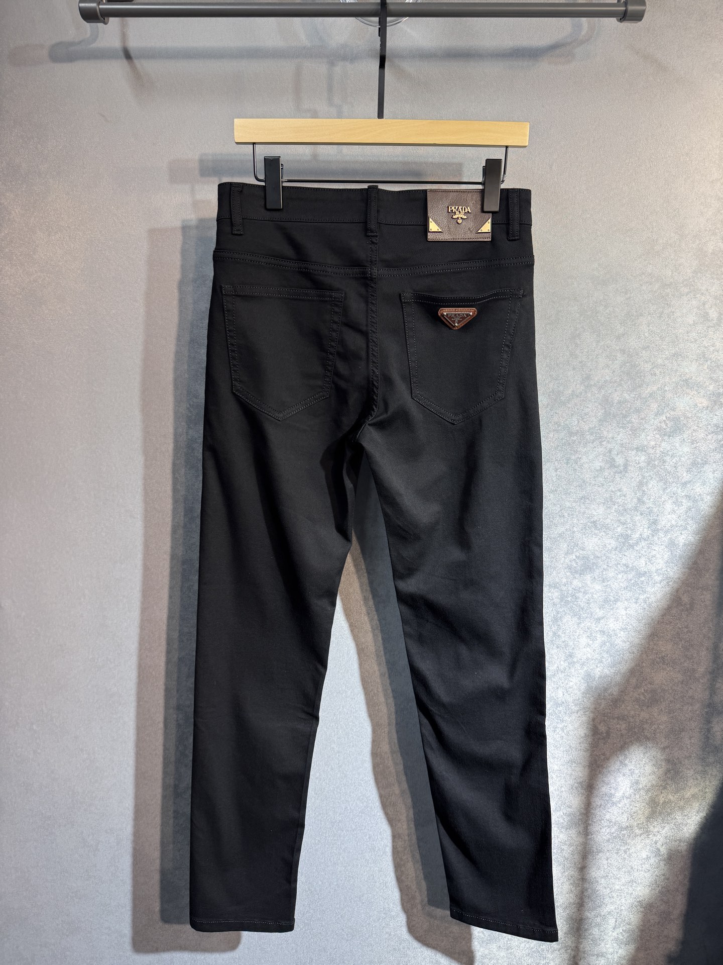 “Prada Jeans: Luxurious, Comfortable, High-Grade Pants for Spring and Summer” - 图片 3