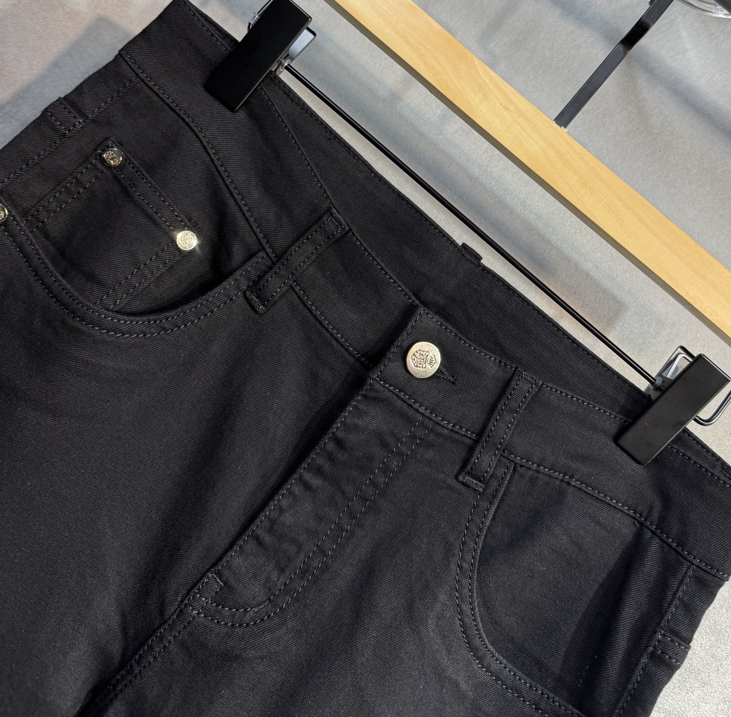 “Prada Jeans: Luxurious, Comfortable, High-Grade Pants for Spring and Summer” - 图片 4