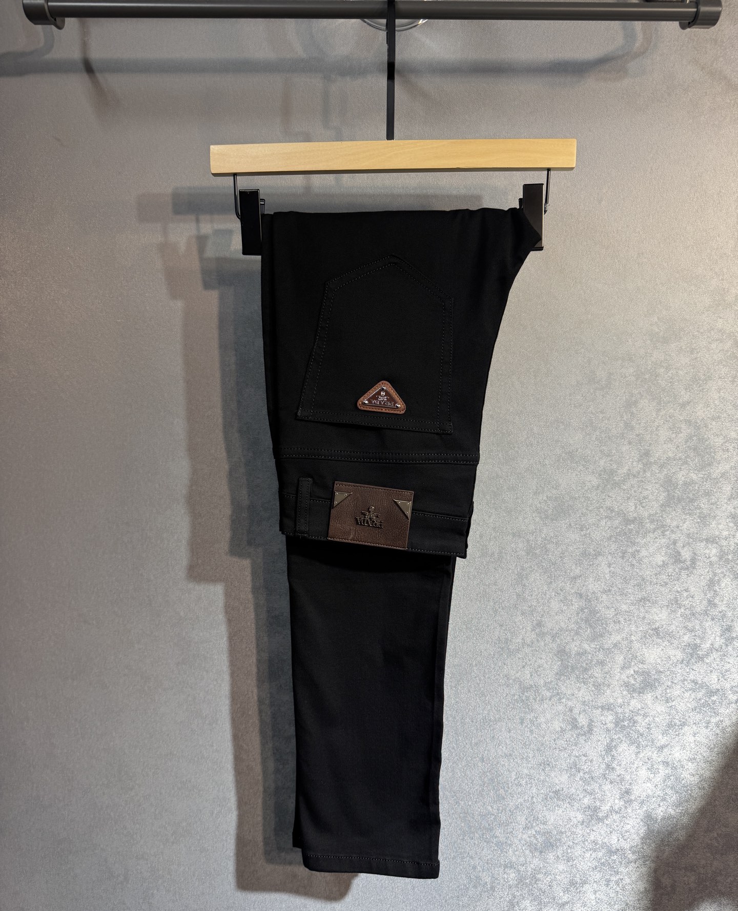“Prada Jeans: Luxurious, Comfortable, High-Grade Pants for Spring and Summer” - 图片 1