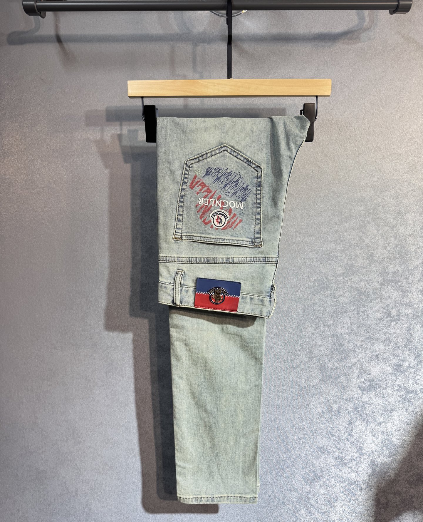 Moncler Spring/Summer Collection: Stylish, Comfortable, High-quality Materials, Tailored Pants, Thongs, Cotton. - 图片 1