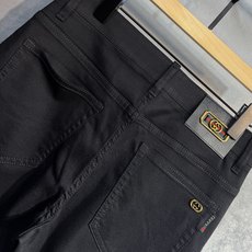 🔥GUCCI 古奇春夏最新品牛仔裤🔥专柜热销款 品味与价值共享 身穿着非常舒适 低调不失奢华 穿出去非常 🔥GUCCI 古奇春夏最新品牛仔裤🔥专柜热销款 品味与价值共享 身穿着非常舒适 低调不失奢华 穿出去非常