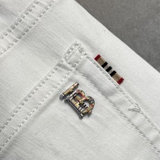 🔥BURBERRY 巴宝莉 春夏最新品牛仔裤🔥专柜热销款 品味与价值共享 身穿着非常舒适 低调不失奢华 🔥BURBERRY 巴宝莉 春夏最新品牛仔裤🔥专柜热销款 品味与价值共享 身穿着非常舒适 低调不失奢华