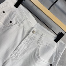 🔥BURBERRY 巴宝莉 春夏最新品牛仔裤🔥专柜热销款 品味与价值共享 身穿着非常舒适 低调不失奢华 🔥BURBERRY 巴宝莉 春夏最新品牛仔裤🔥专柜热销款 品味与价值共享 身穿着非常舒适 低调不失奢华