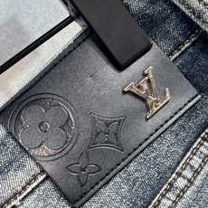 🔥LV 路易威登 春夏最新品牛仔裤🔥专柜热销款 品味与价值共享 身穿着非常舒适 低调不失奢华 穿出去非常 🔥LV 路易威登 春夏最新品牛仔裤🔥专柜热销款 品味与价值共享 身穿着非常舒适 低调不失奢华 穿出去非常
