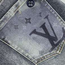 🔥LV 路易威登 春夏最新品牛仔裤🔥专柜热销款 品味与价值共享 身穿着非常舒适 低调不失奢华 穿出去非常 🔥LV 路易威登 春夏最新品牛仔裤🔥专柜热销款 品味与价值共享 身穿着非常舒适 低调不失奢华 穿出去非常