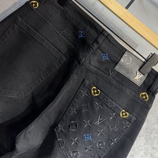 🔥LV 路易威登 春夏最新品牛仔裤🔥专柜热销款 品味与价值共享 身穿着非常舒适 低调不失奢华 穿出去非常 🔥LV 路易威登 春夏最新品牛仔裤🔥专柜热销款 品味与价值共享 身穿着非常舒适 低调不失奢华 穿出去非常