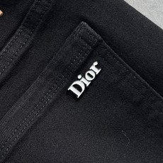 🔥DIOR 迪奥秋冬最新品牛仔裤🔥专柜热销款 品味与价值共享 身穿着非常舒适 低调不失奢华 穿出去非常有 🔥DIOR 迪奥秋冬最新品牛仔裤🔥专柜热销款 品味与价值共享 身穿着非常舒适 低调不失奢华 穿出去非常有