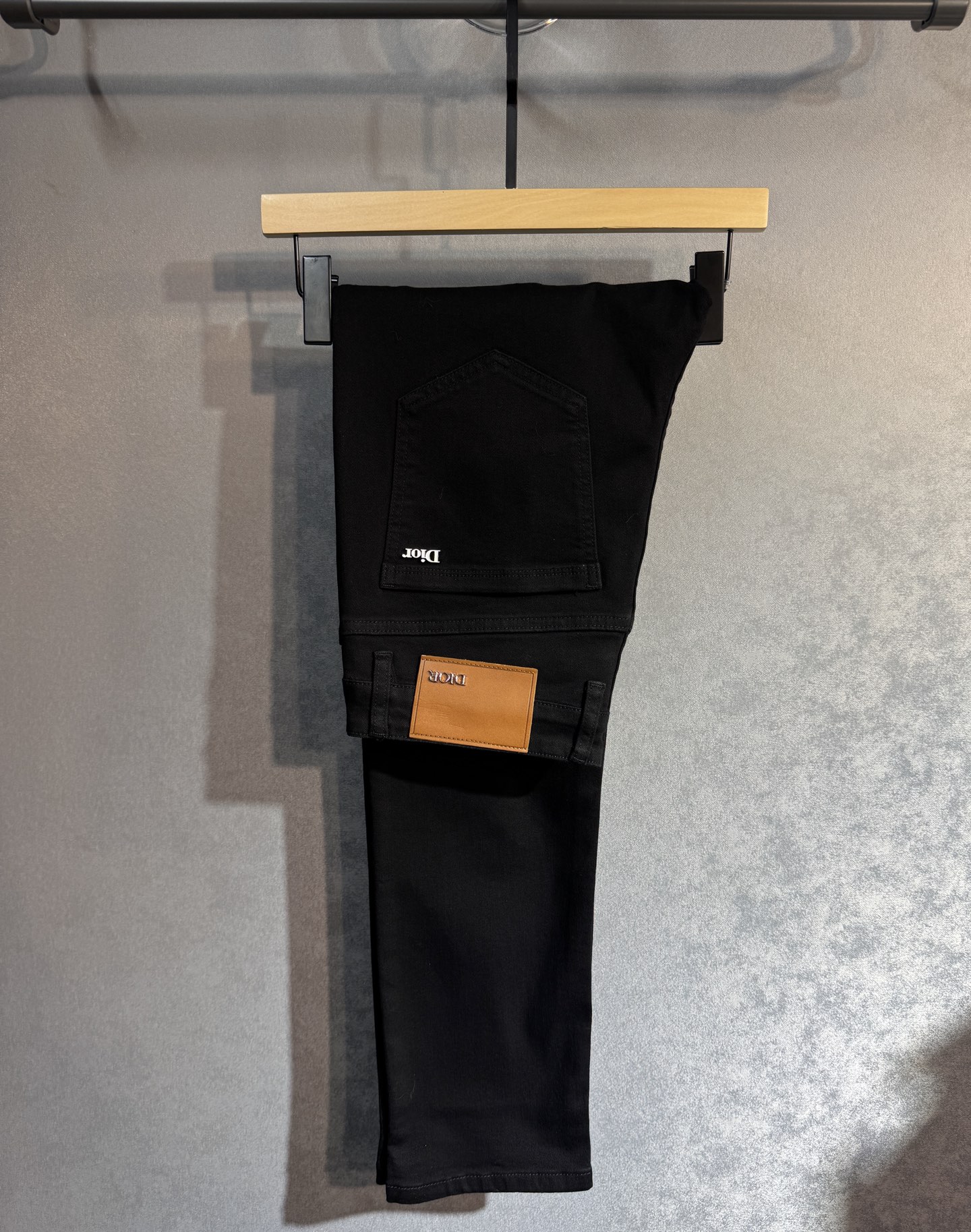 🔥DIOR 迪奥秋冬最新品牛仔裤🔥专柜热销款 品味与价值共享 身穿着非常舒适 低调不失奢华 穿出去非常有