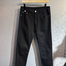 🔥DIOR 迪奥秋冬最新品牛仔裤🔥专柜热销款 品味与价值共享 身穿着非常舒适 低调不失奢华 穿出去非常有 🔥DIOR 迪奥秋冬最新品牛仔裤🔥专柜热销款 品味与价值共享 身穿着非常舒适 低调不失奢华 穿出去非常有