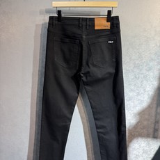 🔥DIOR 迪奥秋冬最新品牛仔裤🔥专柜热销款 品味与价值共享 身穿着非常舒适 低调不失奢华 穿出去非常有 🔥DIOR 迪奥秋冬最新品牛仔裤🔥专柜热销款 品味与价值共享 身穿着非常舒适 低调不失奢华 穿出去非常有