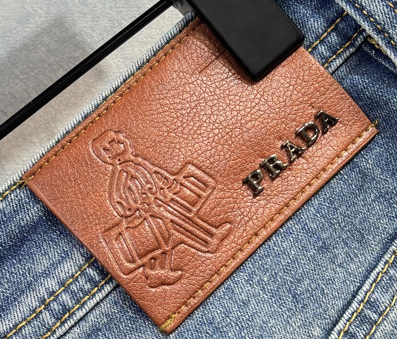 🔥PRADA 普拉达 秋季新款牛仔裤🔥专柜热销款 品味与价值共享 身穿着非常舒适 低调不失奢华 穿出去非
