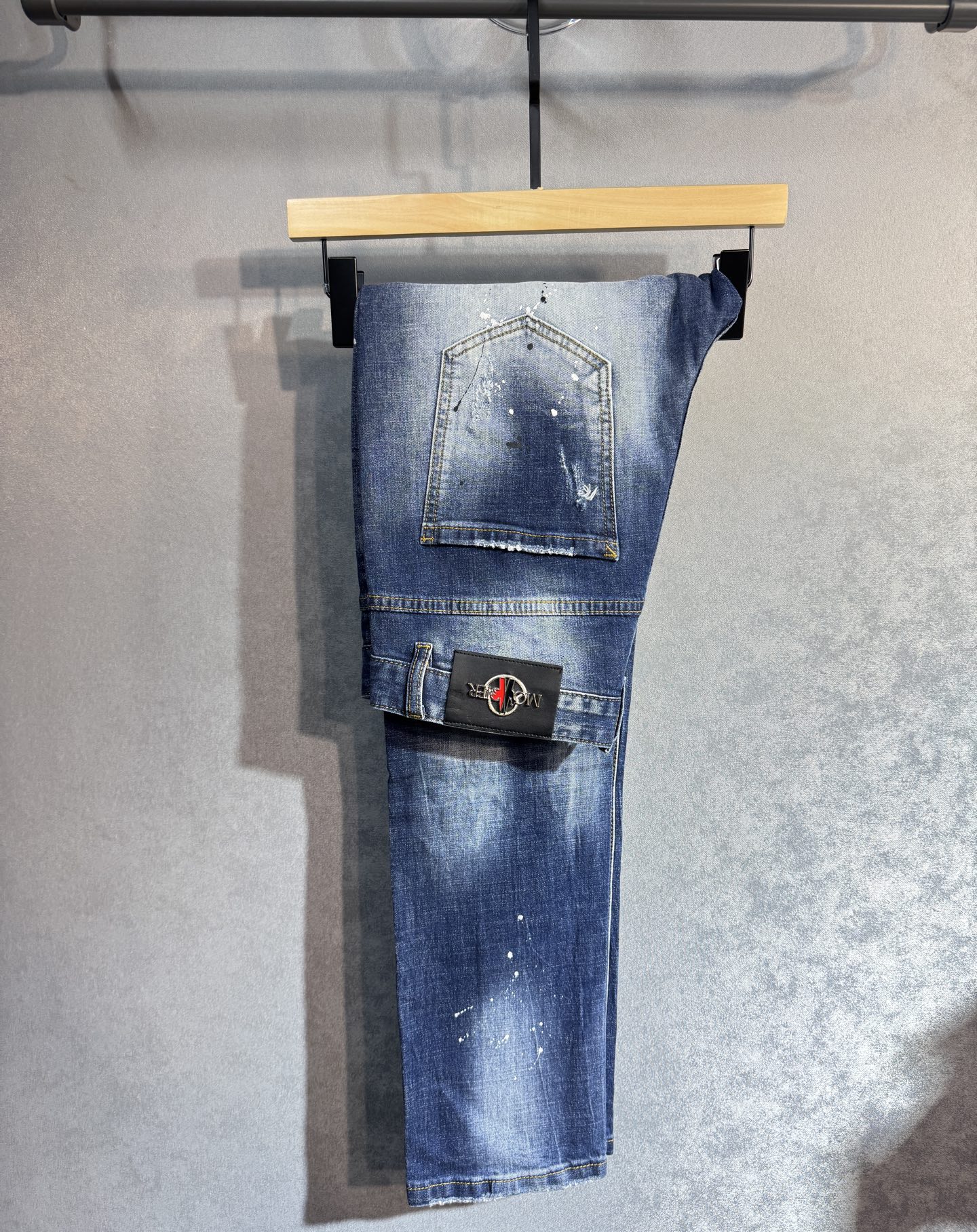 🔥MONCLER 蒙口 秋冬最新品牛仔裤🔥专柜热销款 品味与价值共享 身穿着非常舒适 低调不失奢华 穿出
