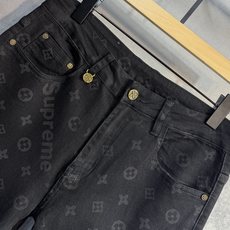 🔥LV 路易威登 秋冬最新品牛仔裤🔥专柜热销款 品味与价值共享 身穿着非常舒适 低调不失奢华 穿出去非常 🔥LV 路易威登 秋冬最新品牛仔裤🔥专柜热销款 品味与价值共享 身穿着非常舒适 低调不失奢华 穿出去非常