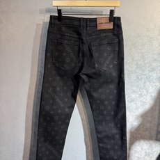 🔥LV 路易威登 秋冬最新品牛仔裤🔥专柜热销款 品味与价值共享 身穿着非常舒适 低调不失奢华 穿出去非常 🔥LV 路易威登 秋冬最新品牛仔裤🔥专柜热销款 品味与价值共享 身穿着非常舒适 低调不失奢华 穿出去非常